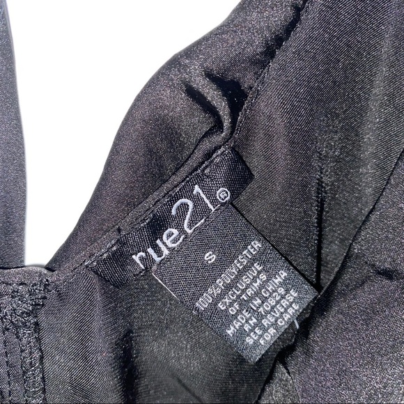 New Ruffle Black Silky Romper Jumpsuit Chic - Picture 4 of 6